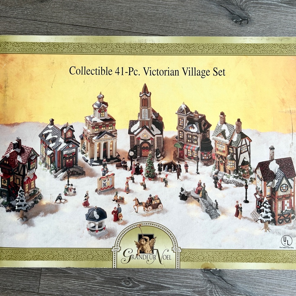 Grandeur Noel Victorian Village Set